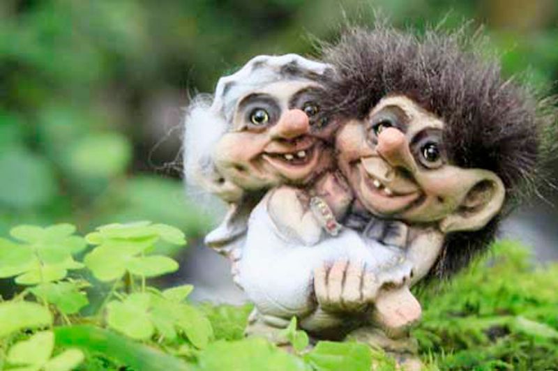 Wedding couple (Troll # 094)