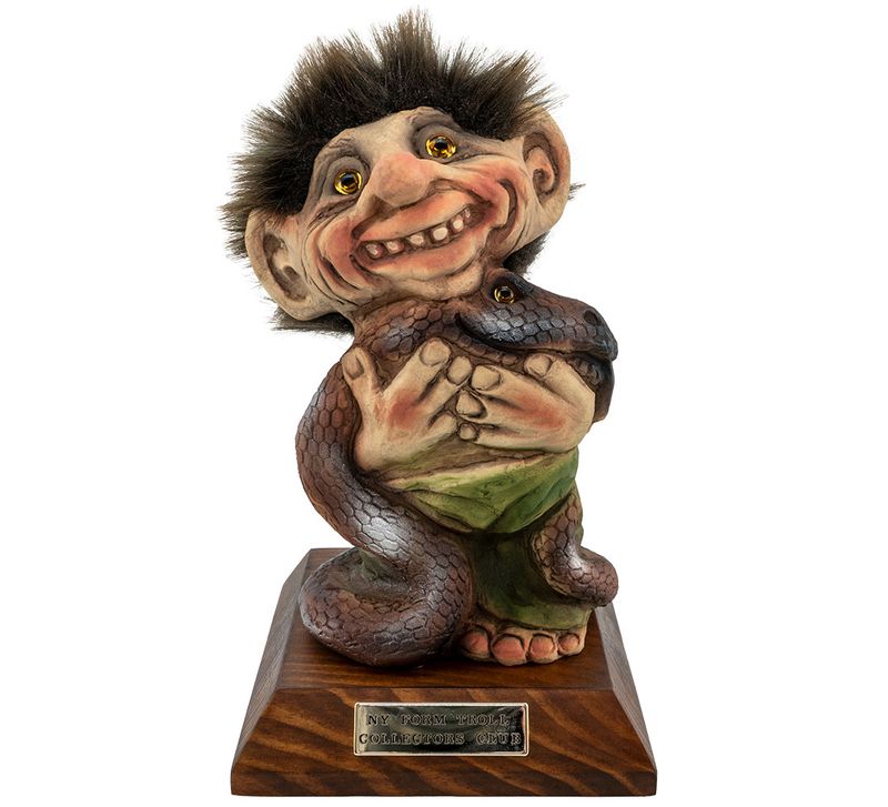 Club Troll 2024, Troll holding a snake (Troll #527)